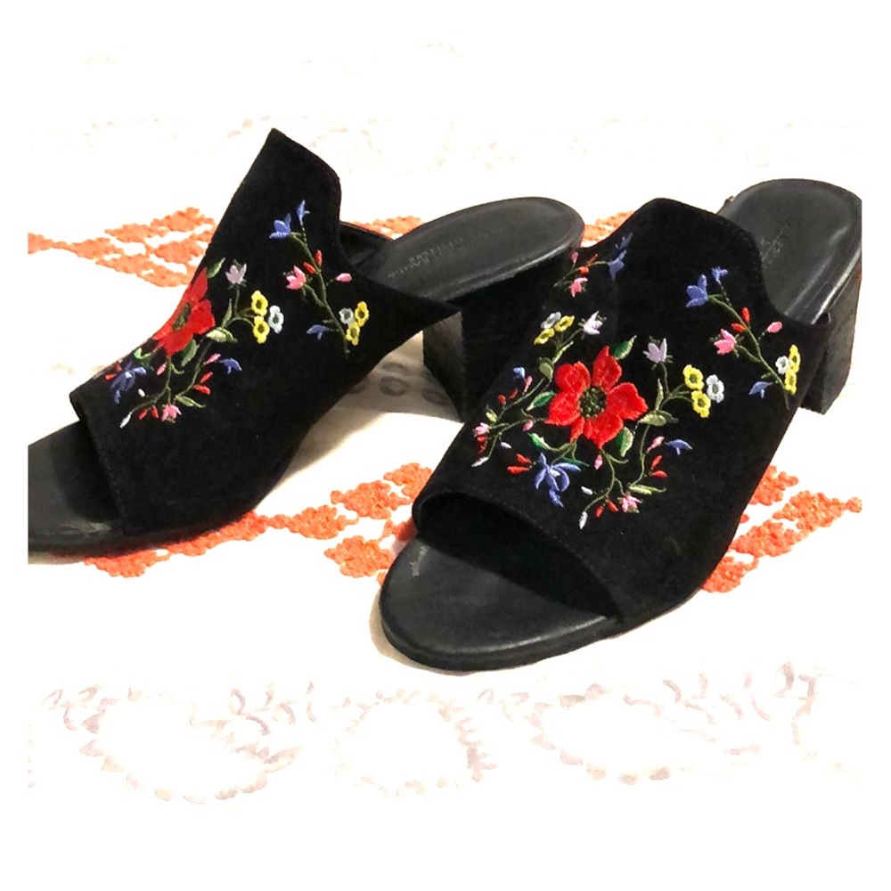 American Eagle slip on heels / clogs